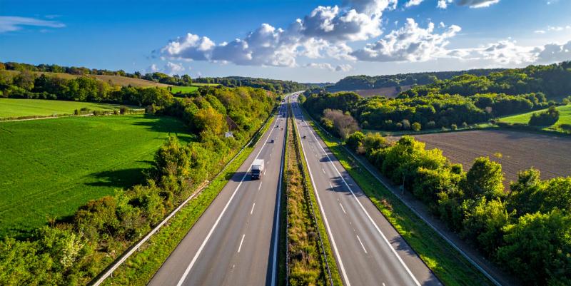 Comment reconnaître une autoroute d’une voie rapide ?