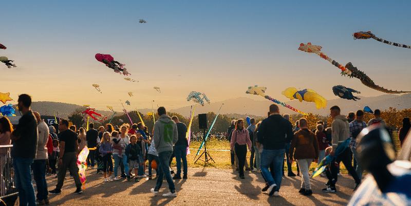 illustration de À la base nature de Fréjus, le Festival International de l'Air souffle ses 25 ans