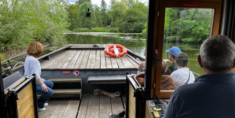 Balade en toue cabanée, bateau traditionnel du pêcheur sur la Vienne