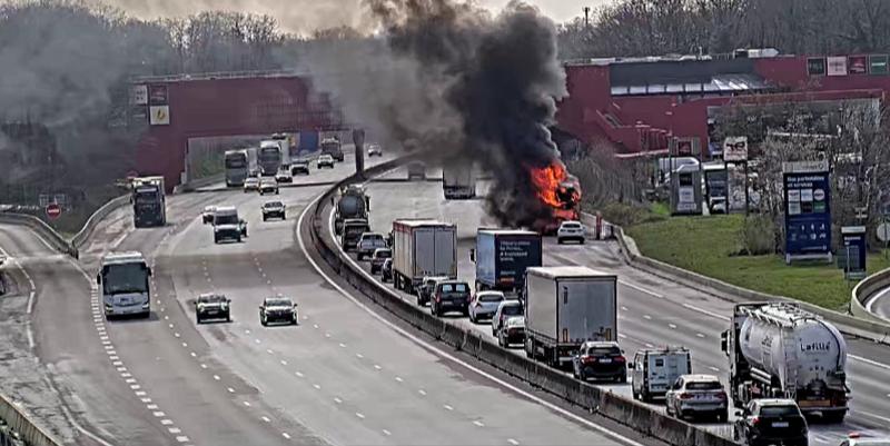 A10 près d’Orléans : reprise partielle du trafic en direction de Bordeaux après un camion en feu