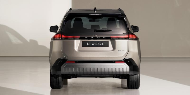 illustration de Toyota RVA4 : Le 4x4 urbain devient un SUV familial