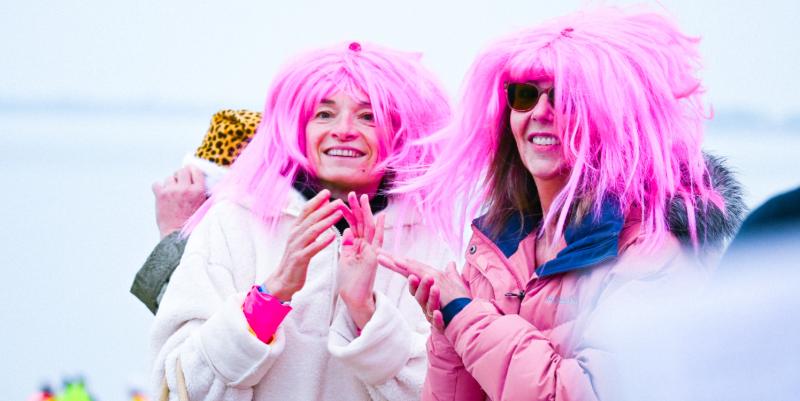 ''Baignade des banquisards'' : frisson et fête à Châtelaillon-Plage, au sud de La Rochelle