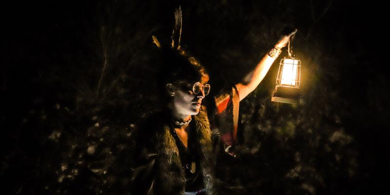 À Courzieu, près de Lyon, la Nuit des invisibles mêle énigmes et spectacle en pleine forêt