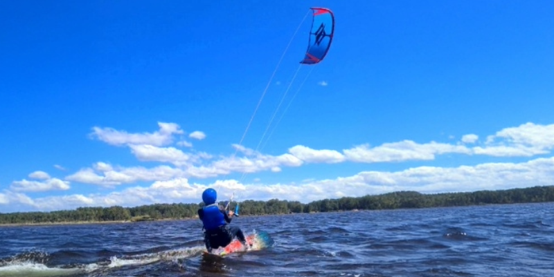 Initiation au kitesurf sur le lac de Lacanau