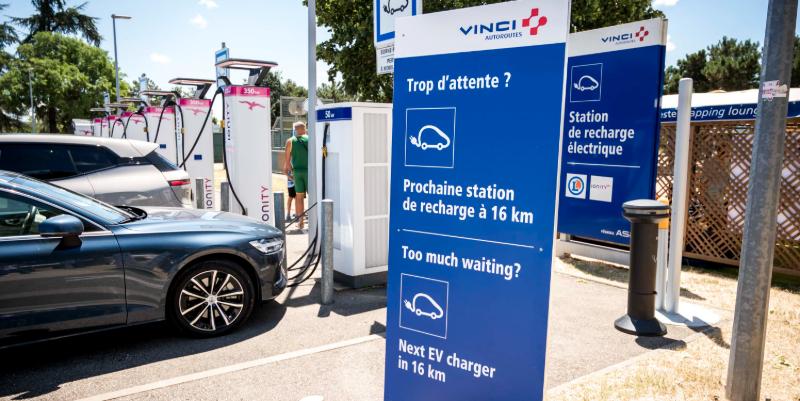 Faites la pause électrique : les aires de repos, alternatives aux aires de service cet été