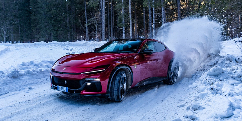 illustration de Ferrari Purosangue : SUV dans la neige