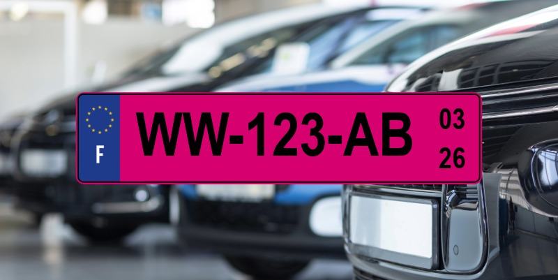 Pourquoi les plaques WW et W temporaires deviennent-elles roses ce 1er janvier 2026 ?