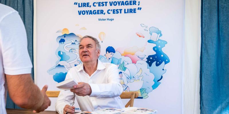 ''Lire c’est voyager'' avec Hervé Le Tellier  : "Donner des livres, c’est toucher des non-lecteurs"