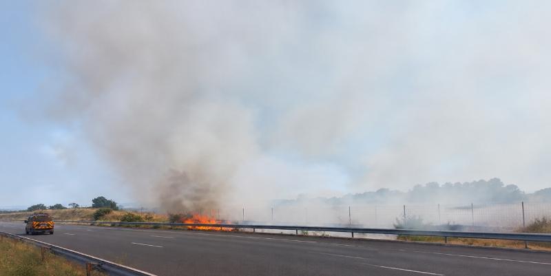 Incendie sur l’A9 : autoroute coupée, 10 km de bouchons entre Béziers et Narbonne ce lundi