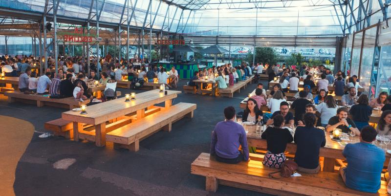 La sortie du guide 2025 des ''Tables de Nantes'' fêtée à la cantine du voyage