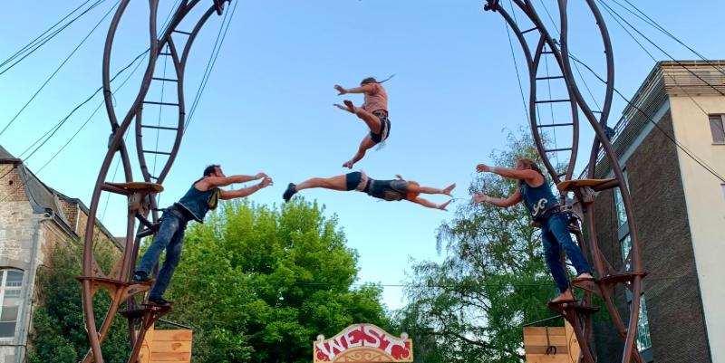 Cirque et acrobaties au Festival des 7 Collines à Saint-Étienne