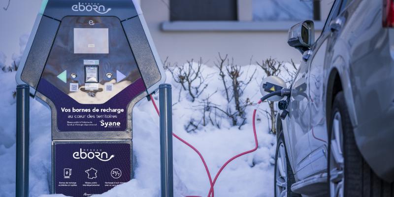 Froid, autonomie, recharge : comment l’hiver impacte votre voiture électrique ?