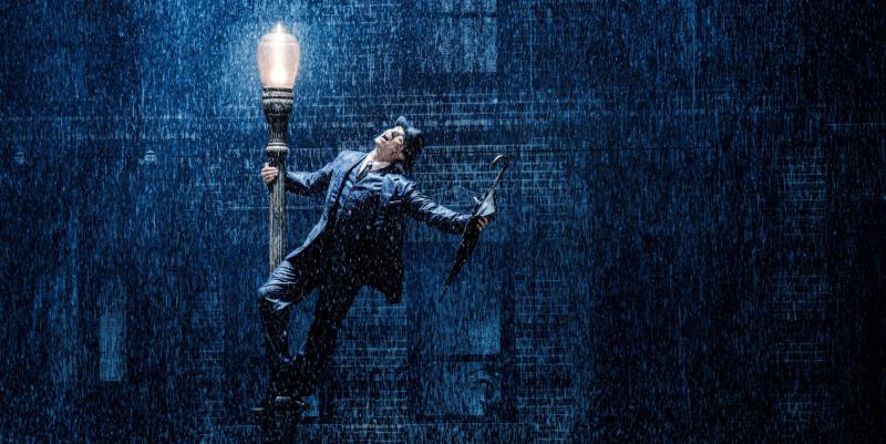 "Singin' in the rain" fait pleuvoir des trombes sur les Champs-Élysées