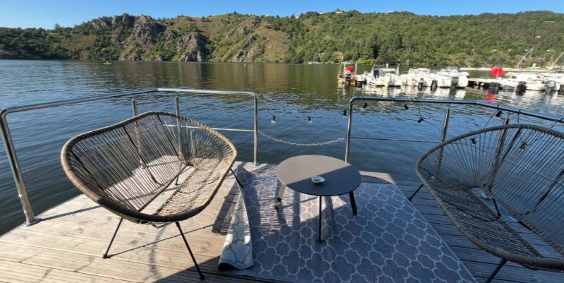Nuit insolite : aventure flottante dans un house-boat, aux portes de Saint-Étienne