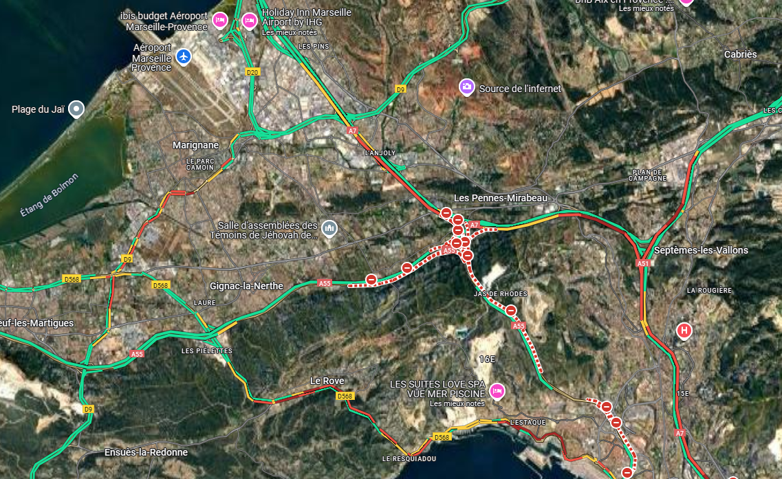 Incendie aux Pennes-Mirabeau près de Marseille : alerte rouge, A55 coupée, aéroport fermé
