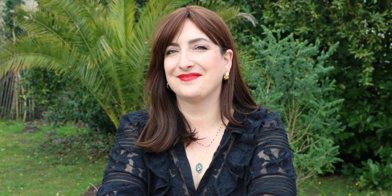 illustration de Virginie Grimaldi au sommet après une décennie d'écriture