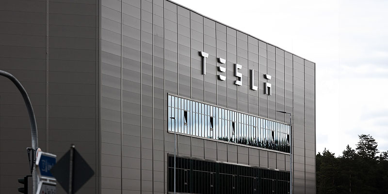 illustration de Incendie criminel à l'usine Tesla de Berlin : la production des Model Y à l'arrêt forcé