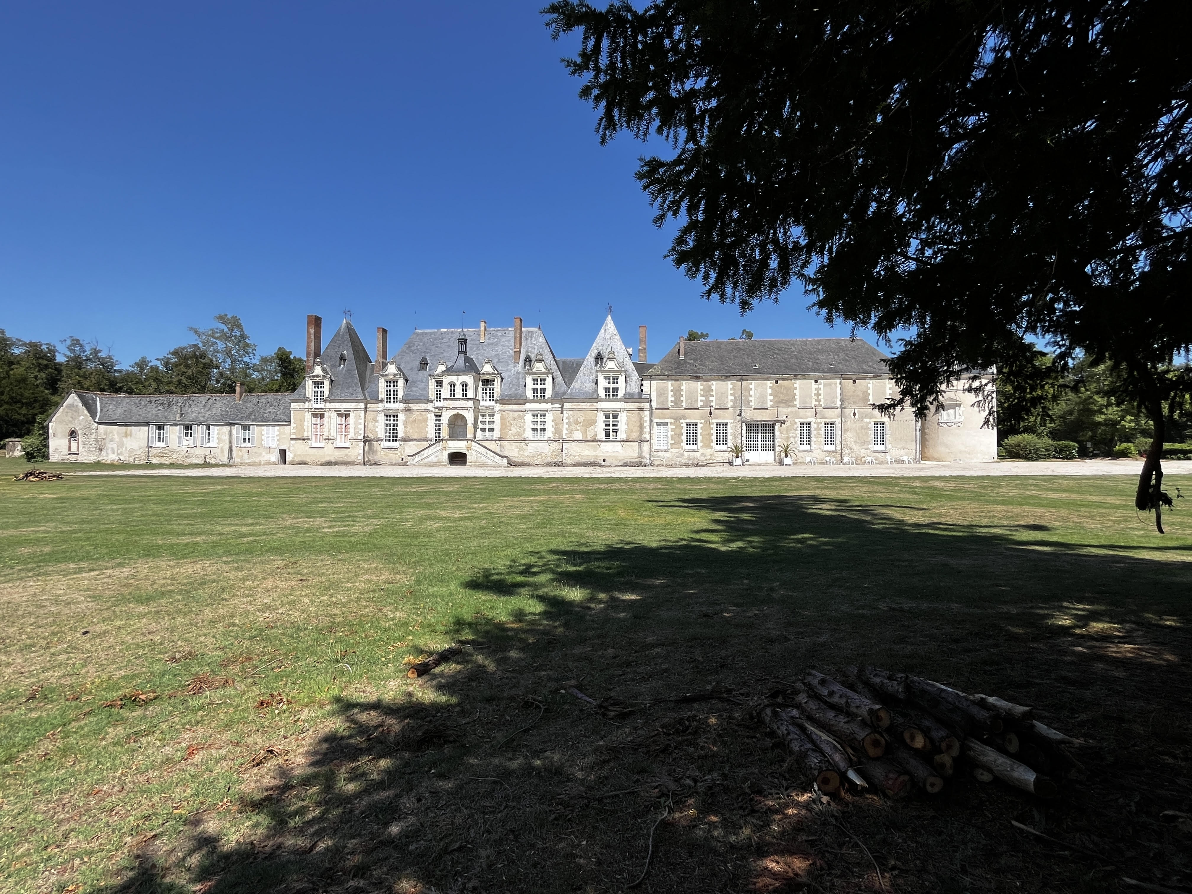Chasse aux fantômes et musée du mariage : une visite magique à Villesavin