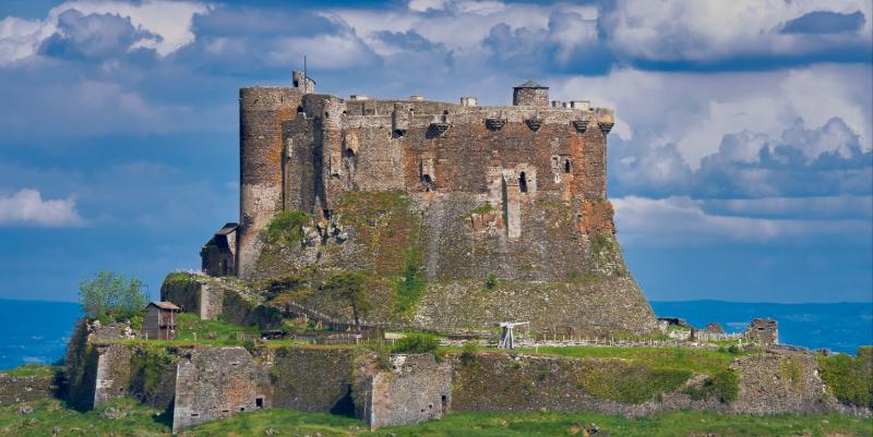 Au château de Murol en Auvergne, les visites sont avec un guide en costume d’époque
