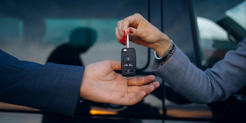 Doit-on obligatoirement rendre sa voiture de fonction à la fin de son contrat ?
