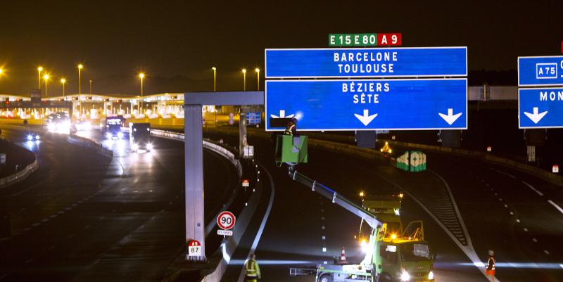 Pourquoi les panneaux d'autoroute français sont-ils bleus ?