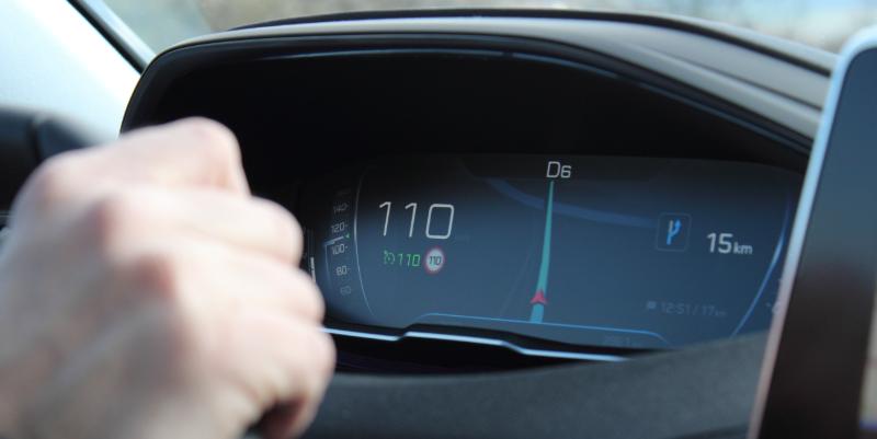 Grands retours : Pourquoi rouler moins vite permet parfois d'éviter les bouchons sur autoroute ?