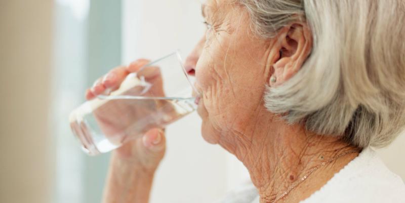 S'hydrater correctement est fondamental pour bien vieillir