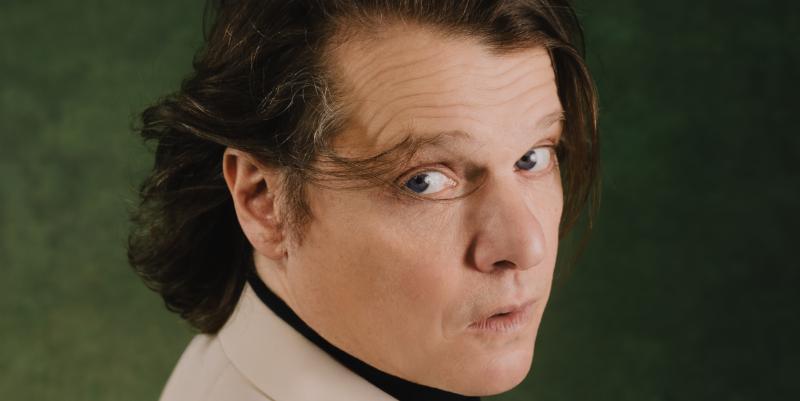 Bénabar sort ''Le soleil des absents'', un album marqué par l’absence et la lumière