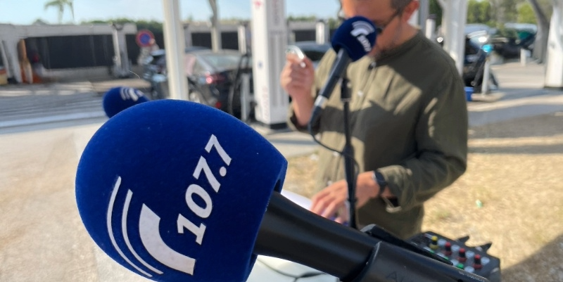 Sur l’A7 à Mornas, une émission spéciale de Radio VINCI Autoroutes dédiée à la mobilité électrique
