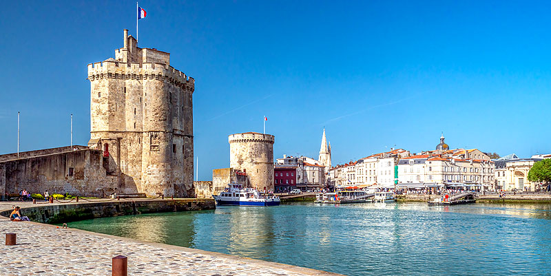 illustration de En haut des tours de La Rochelle