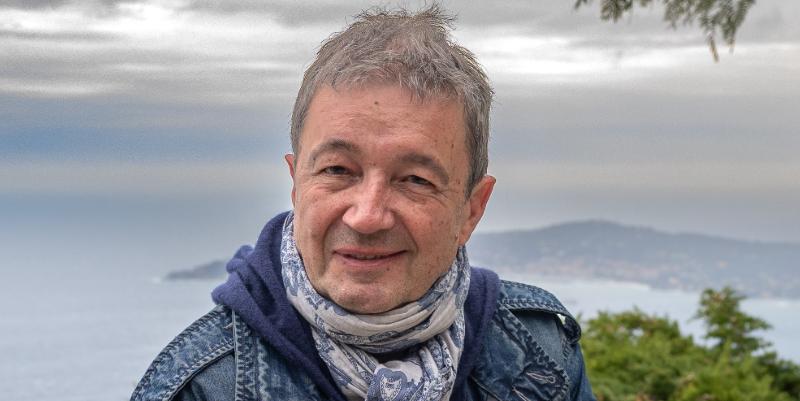 De "Scènes de ménages" aux planches, Frédéric Bouraly toujours en mouvement