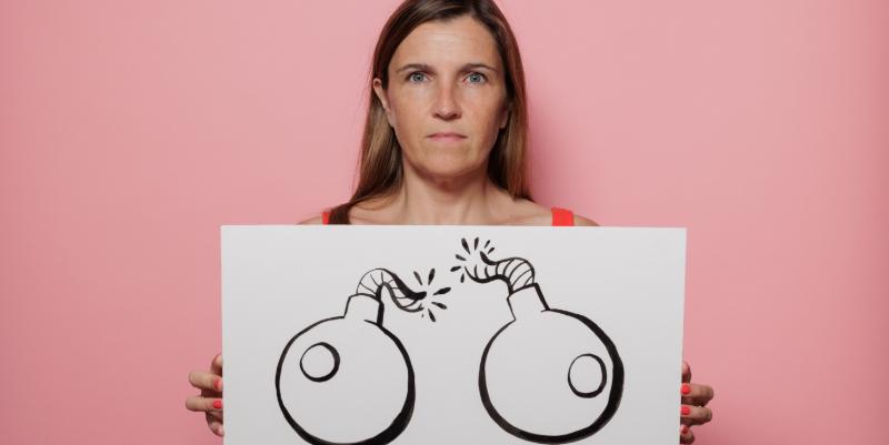 ''Mes seins ne me tueront pas'' : filmer le courage avant la maladie