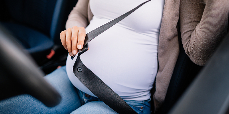 illustration de Femmes enceintes : doit-on porter la ceinture de sécurité