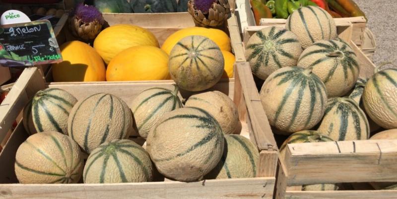 illustration de Aire de Mornas Village sur l'A7 : vente de fraises, melons, ails et cerises ce week-end