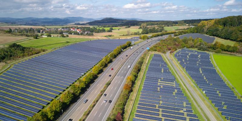 illustration de Panneaux photovoltaïques : l’autoroute, nouvel axe stratégique du solaire