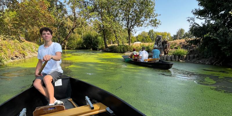 En barque dans le Marais Poitevin, immersion dans un paysage unique