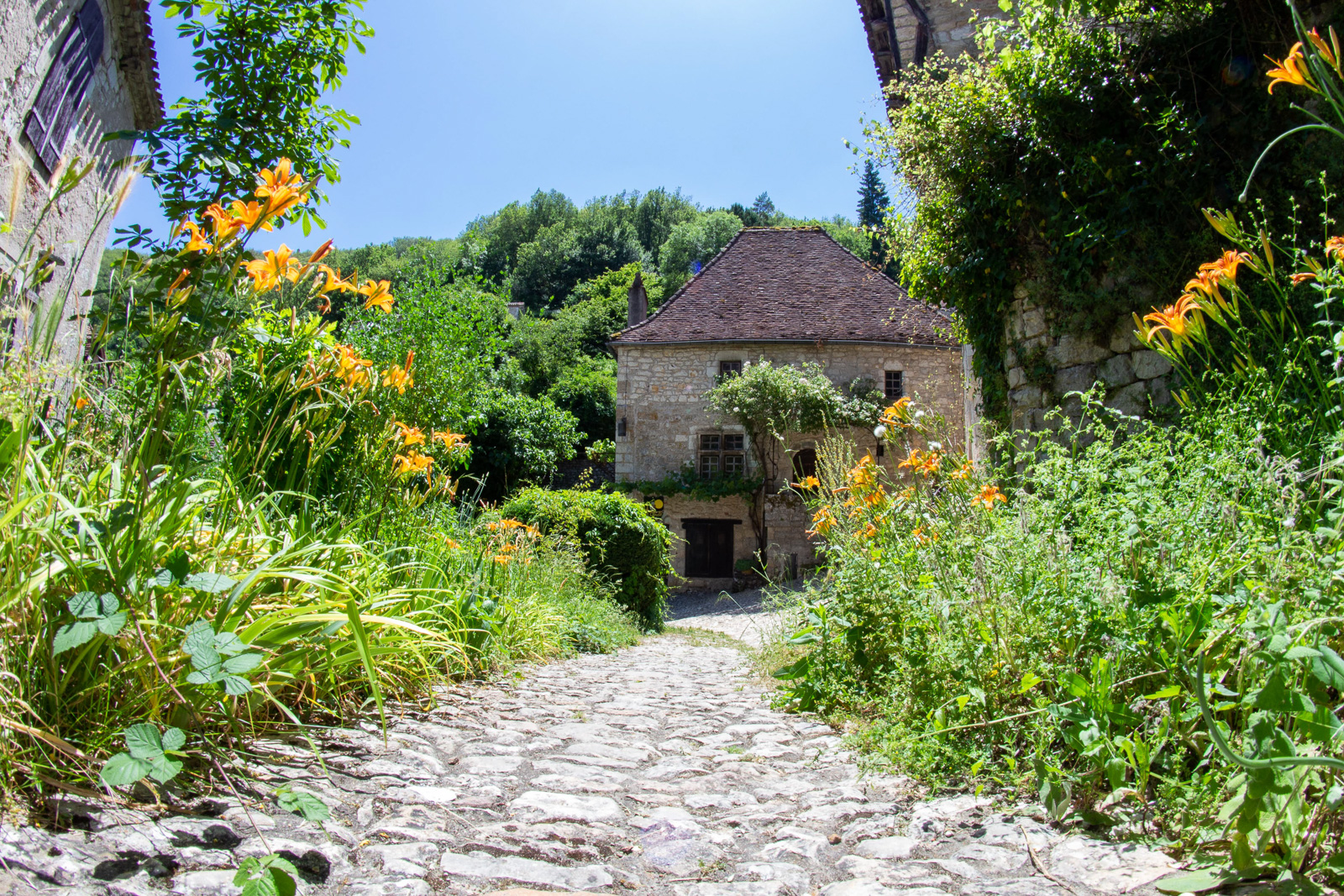 illustration de Saint-Cirq-Lapopie, village médiéval surplombant le Lot
