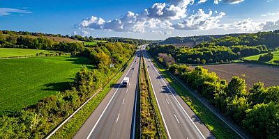 Comment reconnaître une autoroute d’une voie rapide ?
