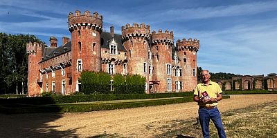 Le propriétaire Jean de la Raudière habite toujours le château de Villebon.