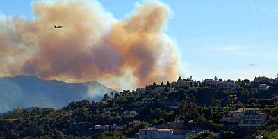 En direct • Feux de végétation sur A9 : coupures et bouchons autour d’Orange, Narbonne et Béziers