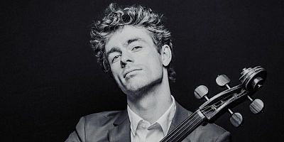 C'est la première fois que le violoncelliste de 32 ans sort un album avec orchestre.