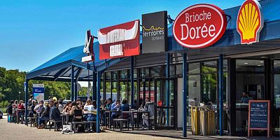 Restauration sur autoroute : entre grandes enseignes et produits du terroir