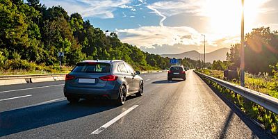 Est-ce toléré notamment quand un autre automobiliste refuse de se rabattre ?