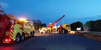 A7 coupée direction Marseille : un poids lourd couché, bouchon entre Tain-l'Hermitage et Valence