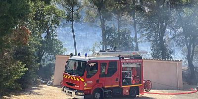 Les pompiers interviennent sur un incendie aux portes de Marseille aux Pennes-Mirabeau 