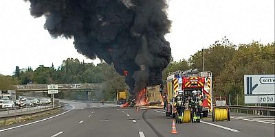 Une remorque de camion a pris feu après le péage d'Antibes sur l'A8 direction Nice