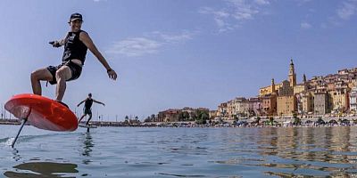 La première édition de La FRECH se tient sur la plage des Sablettes à Menton
