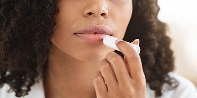 La mode du soin des lèvres voit débouler quantité de nouveaux produits. Difficile de s'y retrouver.