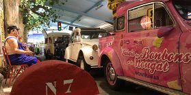Découvrez une reconstitution de la célèbre route des vacances, de Paris à Menton.