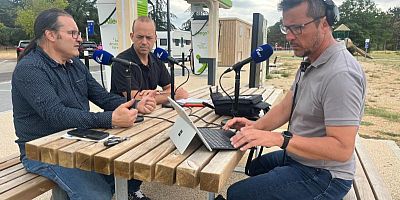 Luc Allemand, Gabriel Briard et Denis Costat installés sur l'aire de la Coucourde